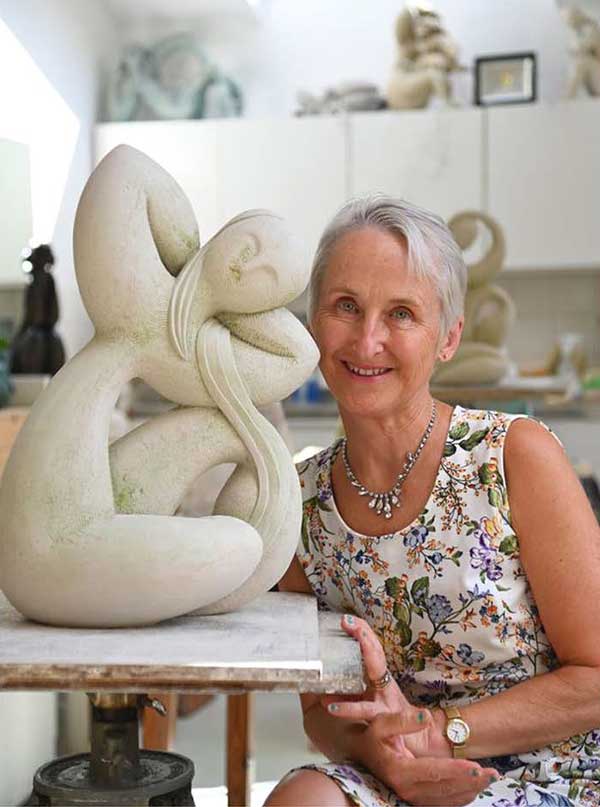 Sculptor Vanessa Pooley